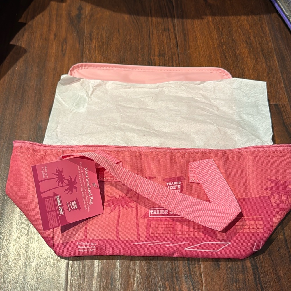 NWT- PINK trader Joe’s insulated mini bags
